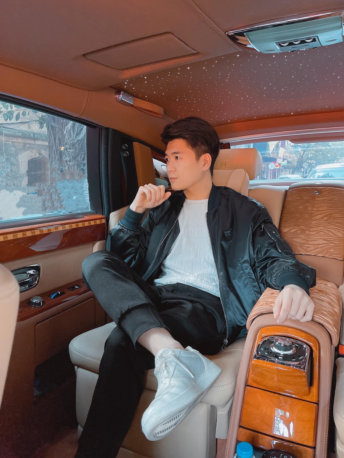 Anh chồng Đỗ Mỹ Linh khoe ảnh trong phòng tắm khiến hội chị em 'đỏ mặt' - Ảnh 3