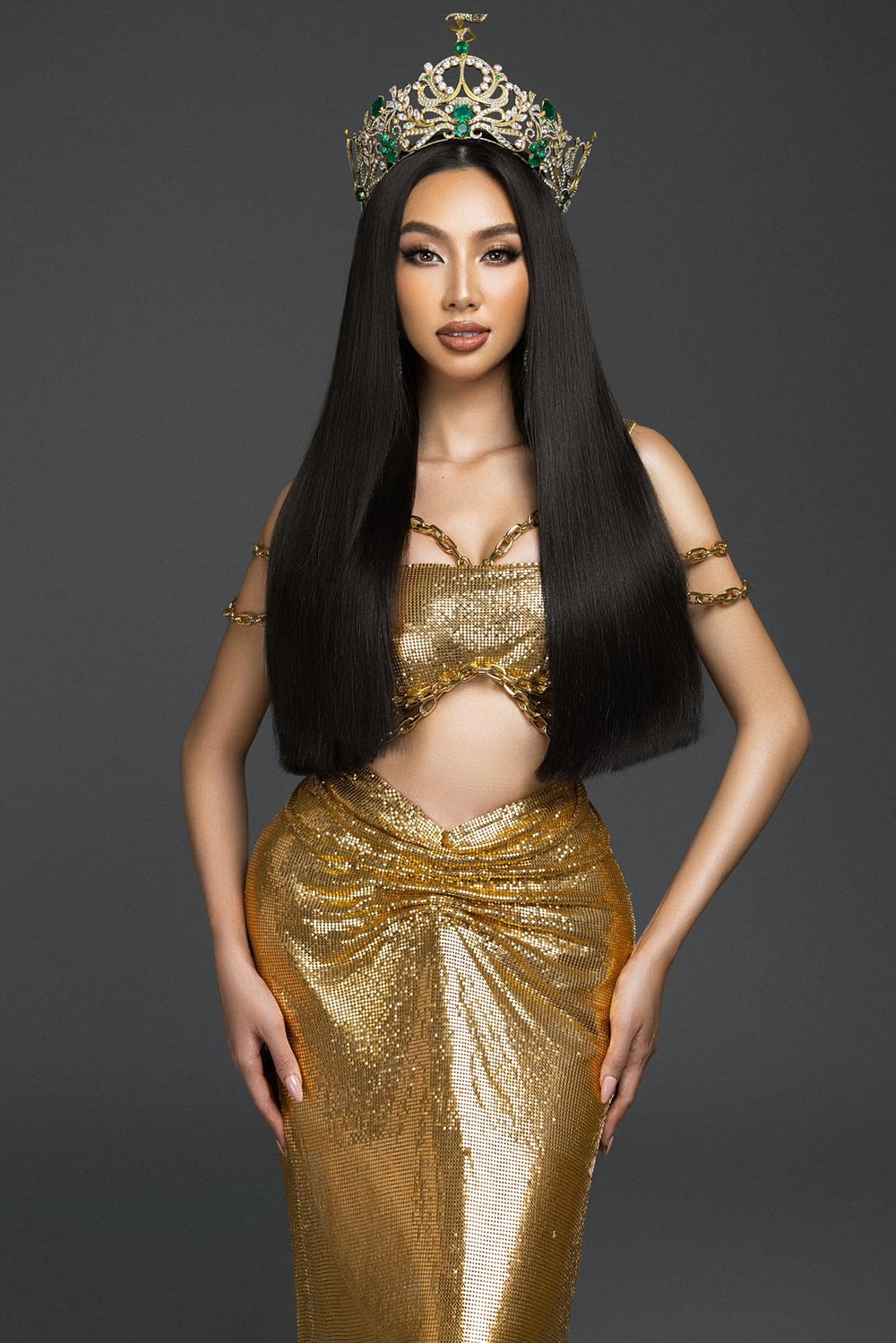 Trông mái tóc của Thùy Tiên giống như quảng cáo cho dầu gội đầu. Ảnh FB Louis Huy Đặng