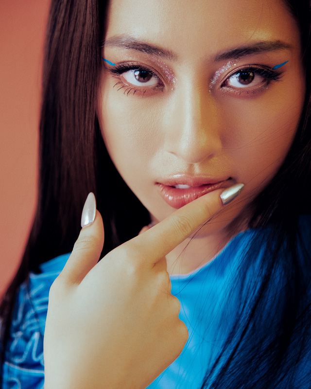 Nhan sắc ngày càng thăng hạng khiến đông đảo fan hâm mộ sắc đẹp hết lời khen ngợi.