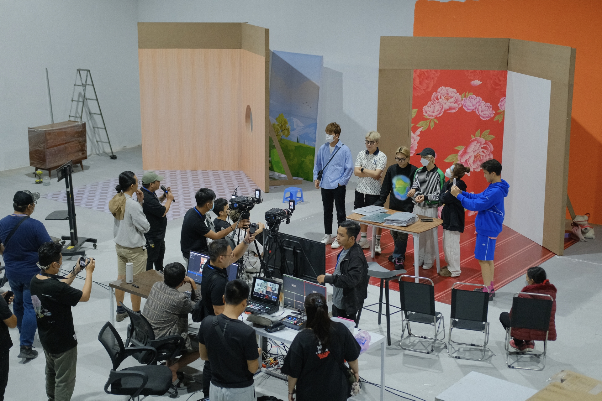 Không khí chuẩn bị cho chương trình 24h Live Phiên Chợ Cuối trở nên nóng hơn bao giờ hết