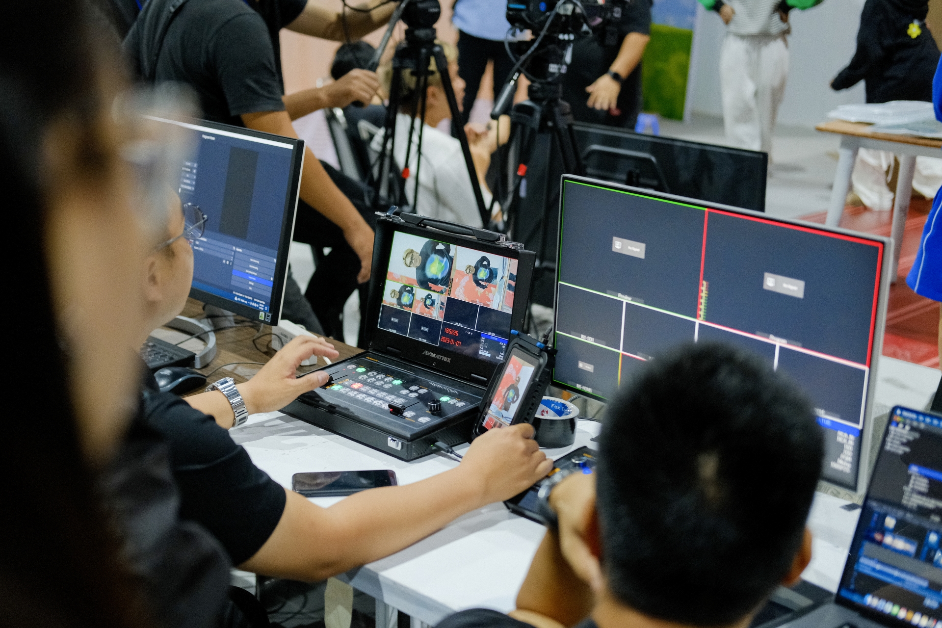 Cùng Phạm Thoại đếm ngược giờ G  lên sóng của chương trình livestream “kỷ lục” 24h không nghỉ  - Ảnh 1