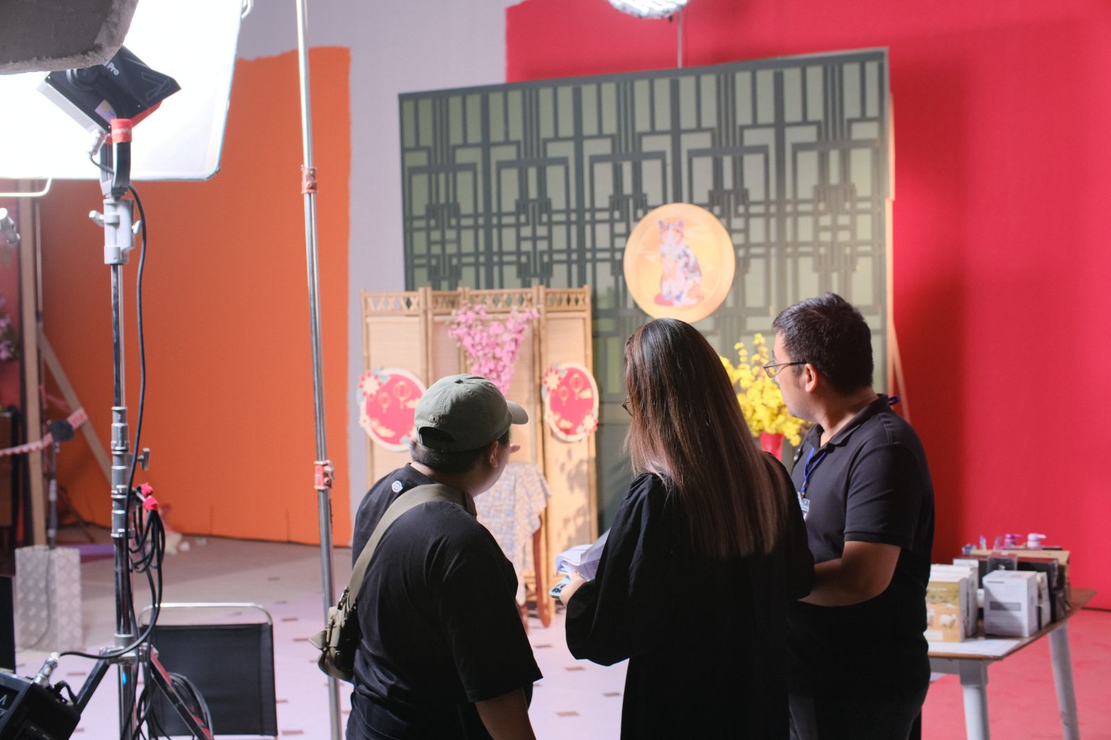 Những hình ảnh hậu trường đầu tiên của 24h Live Phiên Chợ Cuối chứng tỏ sự đầu tư, chuyên nghiệp đến từ đơn vị tổ chức YeaH1 UP