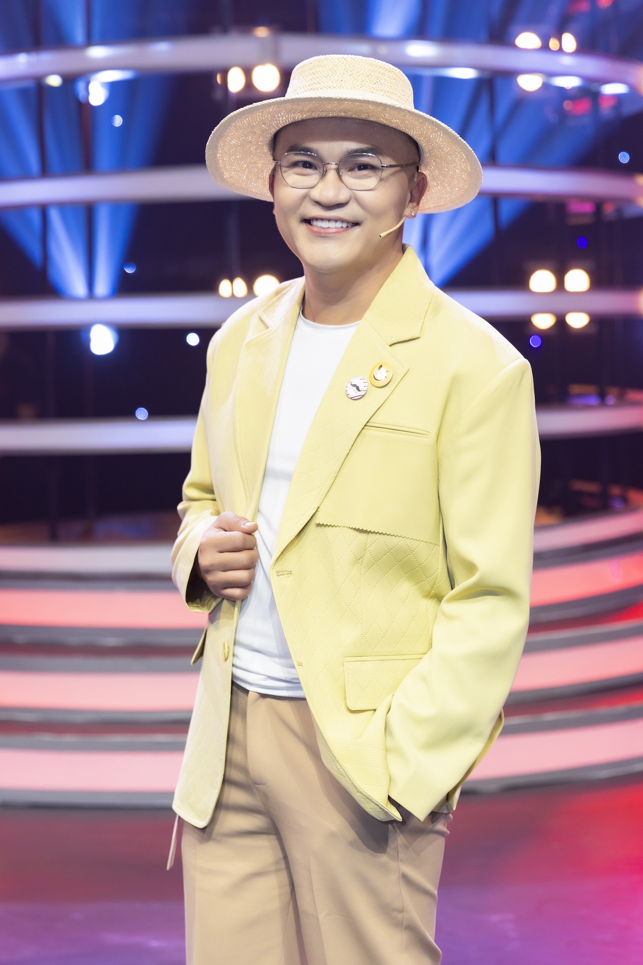 MC Đại Nghĩa tái xuất sau hình ảnh xuất gia.