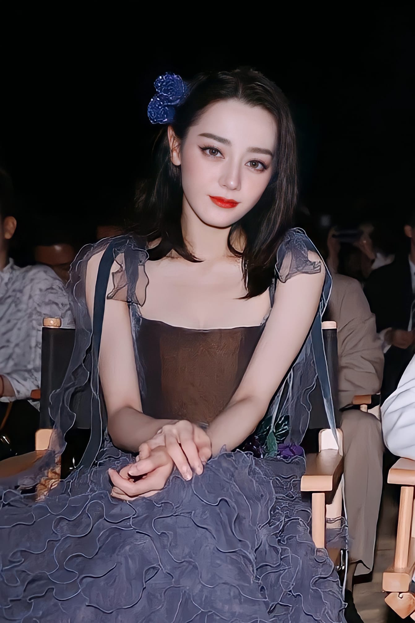 Sang chảnh như công chúa, Địch Lệ Nhiệt Ba lại bị phát hiện mặc đồ hàng chợ - Ảnh 1