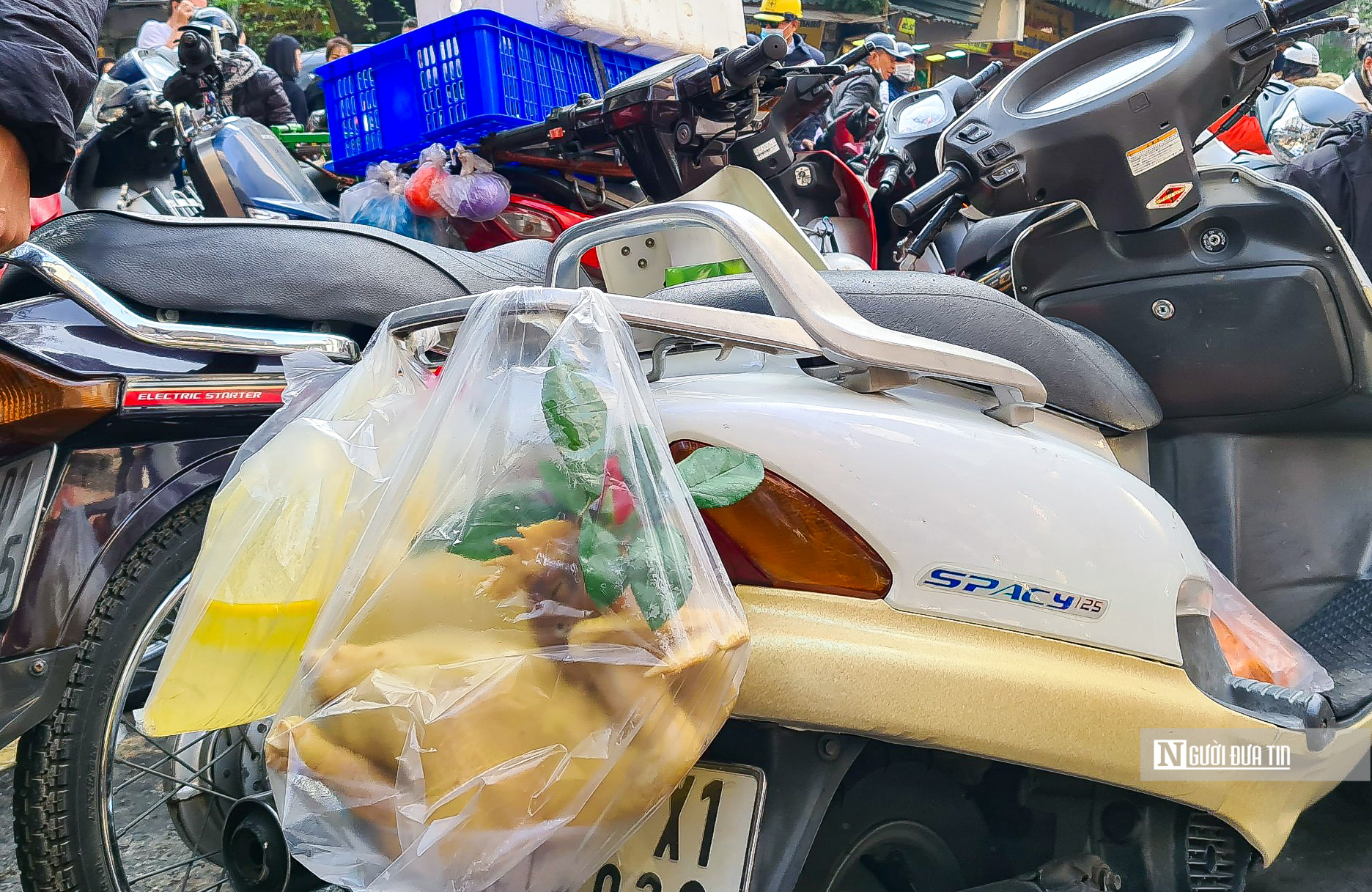 Nhiều người dân cho biết, mặc dù tại đây có giá có cao hơn các chợ khác nhưng vẫn được lựa chọn để mua vì gà có hương vị thơm ngon.