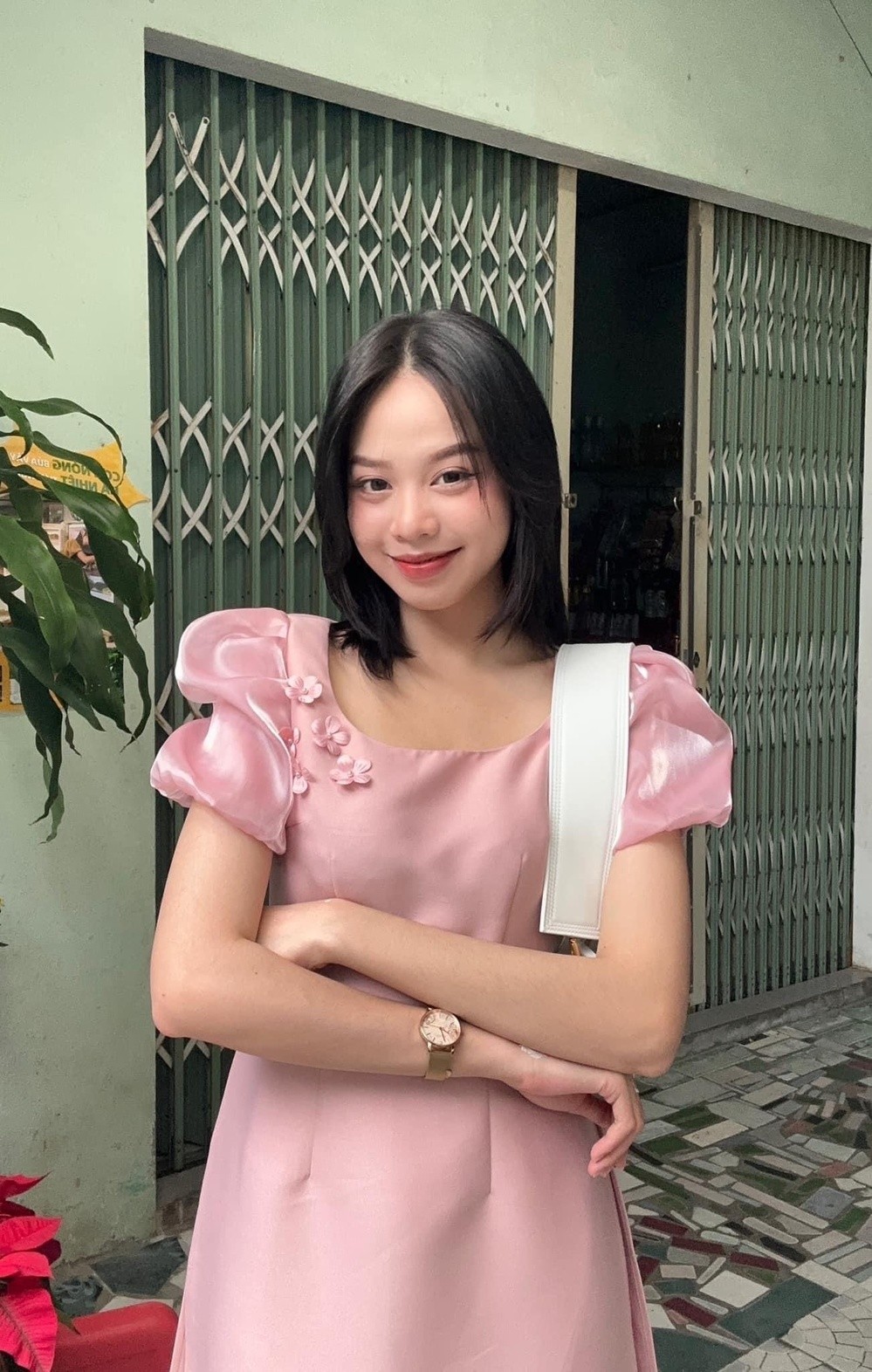 4 Hoa hậu Việt Nam 'đụng hàng' đầu năm: Đỗ Thị Hà ngọt ngào, Tiểu Vy đúng chuẩn 'mỹ nhân ngàn năm có một' - Ảnh 2