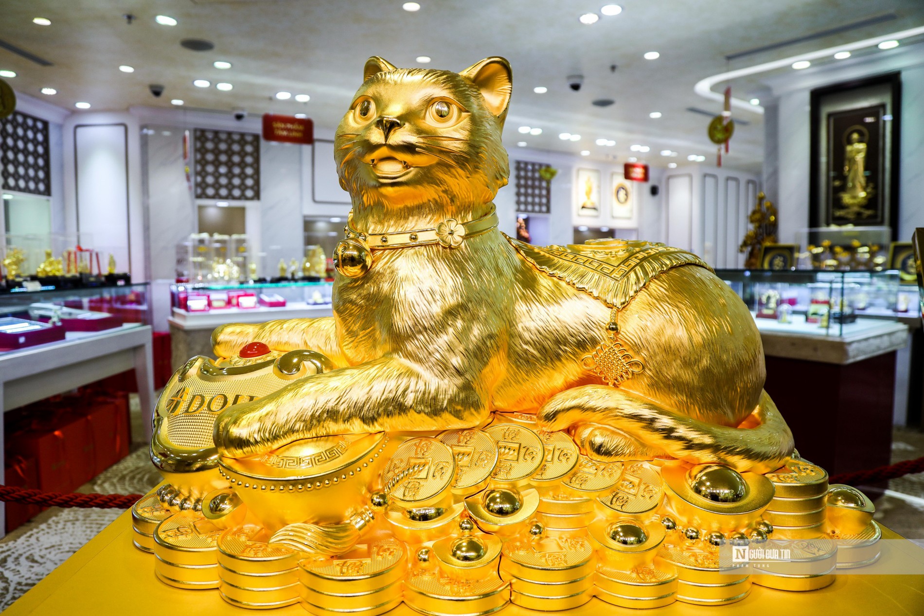 'Kim Mão Vương Bảo' được chế tác bằng công nghệ 3D, có trọng lượng 48 kg, tương đương khoảng 1.280 lượng vàng nguyên chất 9999.