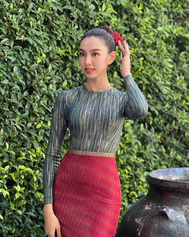 Thùy Tiên diện trang phục của người dân Thái Lan.