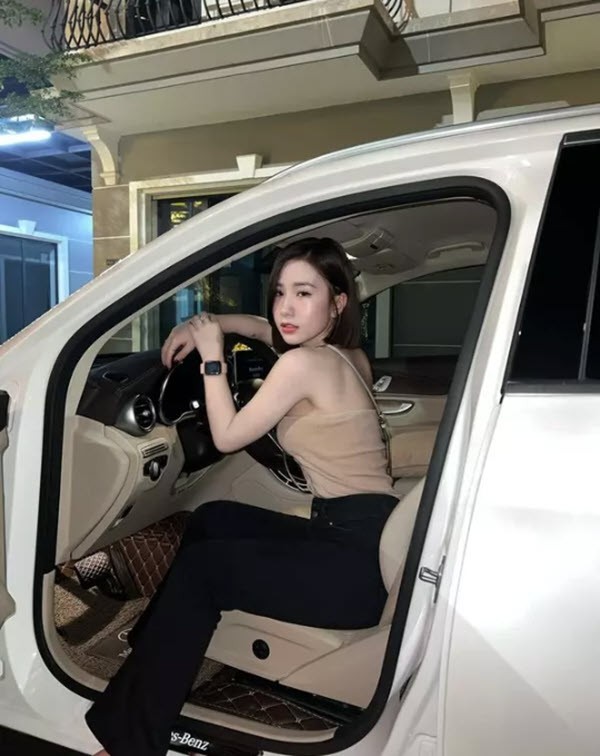 'Vợ quốc dân' Tiểu Hý lộ nhan sắc hiện tại gây bất ngờ: Không còn ngây thơ như xưa - Ảnh 4 'Vợ quốc dân' Tiểu Hý lộ nhan sắc hiện tại gây bất ngờ: Không còn ngây thơ như xưa - Ảnh 4