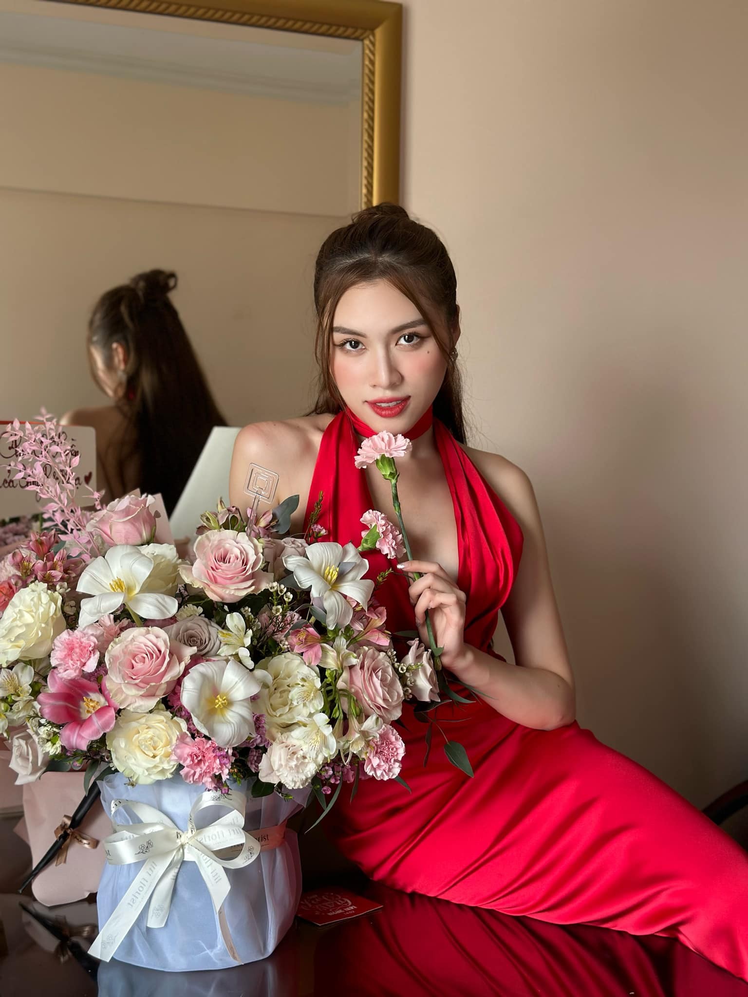 Thanh Thanh Huyền khoe ảnh ngọt ngào với chiếc đầm đỏ quyến rũ. Ảnh FBNV