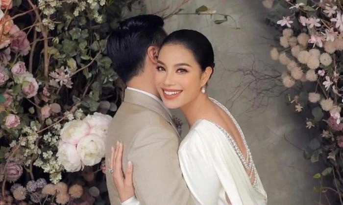 Phạm Hương luôn giấu kín chồng đại gia. Ảnh FBNV Phạm Hương luôn giấu kín chồng đại gia. Ảnh FBNV