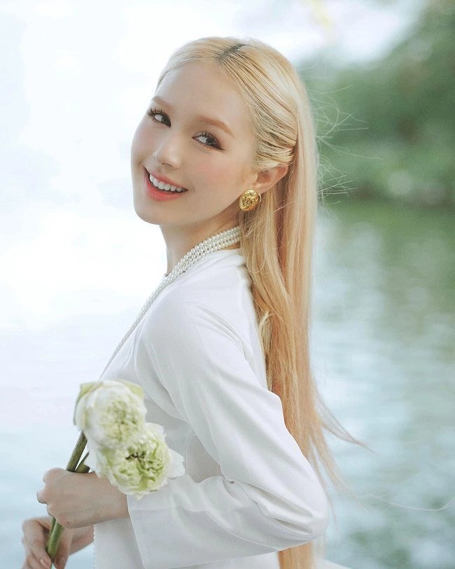 Xoài Non được biết đến là hotgirl xinh đẹp. Xoài Non được biết đến là hotgirl xinh đẹp.
