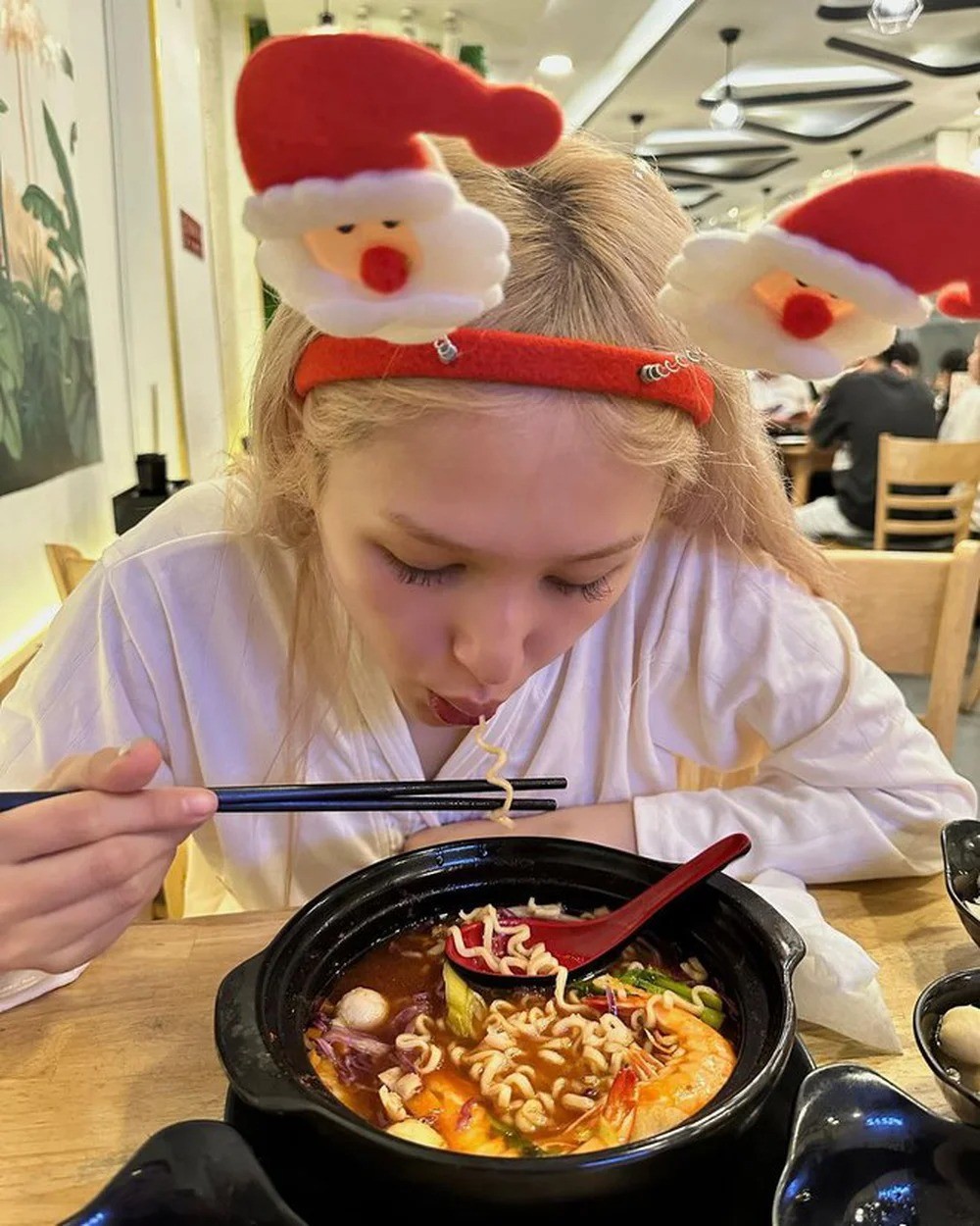 Bất chấp bị dìm nhưng nhan sắc Xoài Non vẫn xinh đẹp.