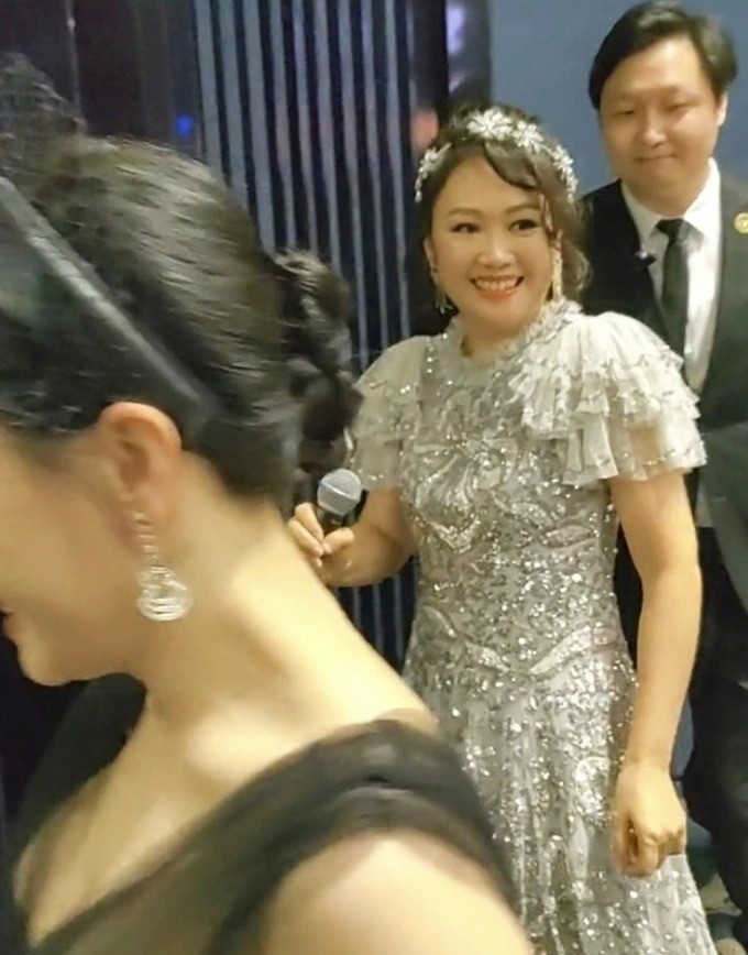 Dù chật vật kiếm sống nhưng nhan sắc ở tuổi ngũ tuần vẫn phúc hậu. Dù chật vật kiếm sống nhưng nhan sắc ở tuổi ngũ tuần vẫn phúc hậu.