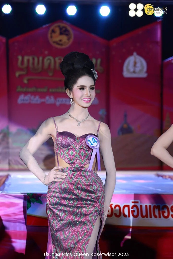 Cuộc thi hoa hậu quái dị nhất năm: Thí sinh hóa trang như hát hý kịch, Á hậu 1 'gánh còng lưng' dàn mỹ nhân - Ảnh 2 Cuộc thi hoa hậu quái dị nhất năm: Thí sinh hóa trang như hát hý kịch, Á hậu 1 'gánh còng lưng' dàn mỹ nhân - Ảnh 2