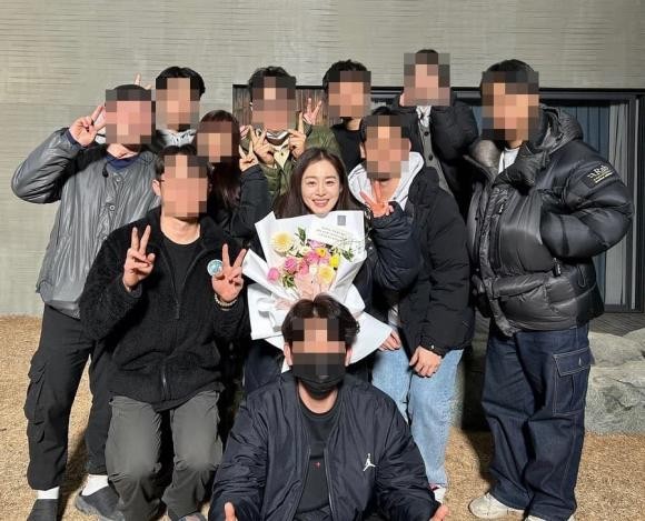 Kim Tae Hee trên phim trường. Kim Tae Hee trên phim trường.