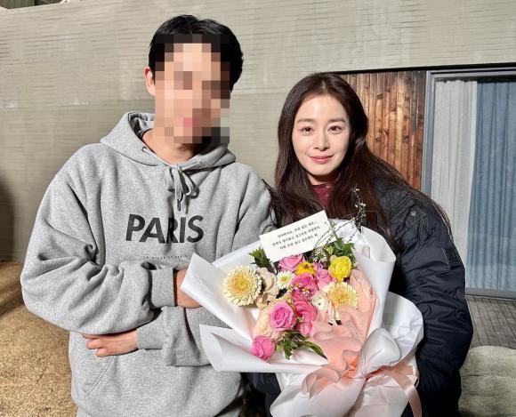 Nhan sắc xinh đẹp của Kim Tae Hee ở tuổi 42. Nhan sắc xinh đẹp của Kim Tae Hee ở tuổi 42.