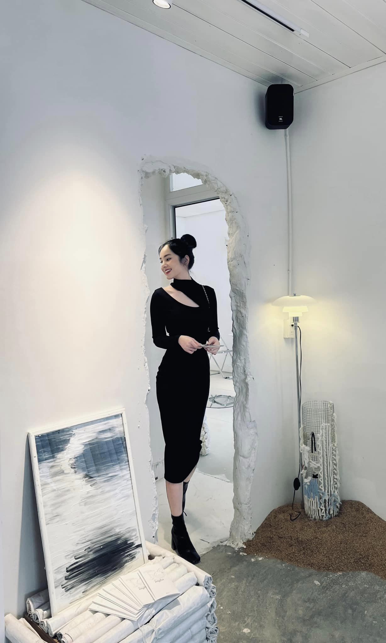 Người đẹp từng 'bại trận' trước Đỗ Thị Hà có cuộc sống sang chảnh, ngày càng gợi cảm - Ảnh 8 Người đẹp từng 'bại trận' trước Đỗ Thị Hà có cuộc sống sang chảnh, ngày càng gợi cảm - Ảnh 8