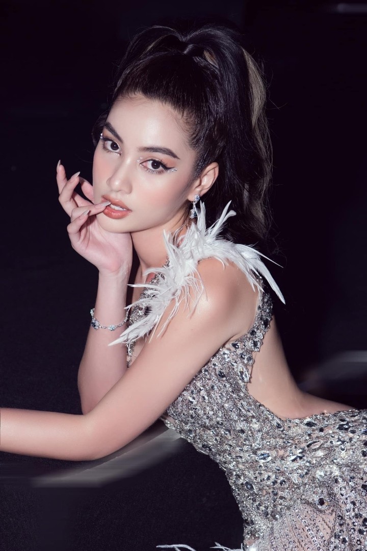 Người đẹp từng 'bại trận' trước Đỗ Thị Hà có cuộc sống sang chảnh, ngày càng gợi cảm - Ảnh 3 Người đẹp từng 'bại trận' trước Đỗ Thị Hà có cuộc sống sang chảnh, ngày càng gợi cảm - Ảnh 3