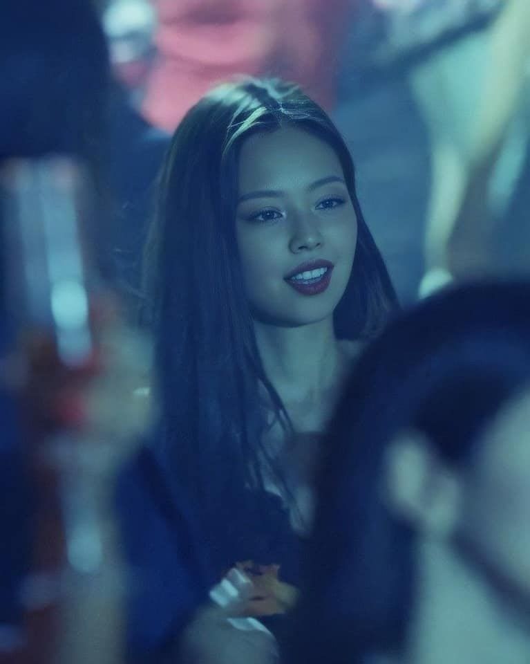 Jennie lần đầu tiên xuất hiện trong phim ảnh. Ảnh HBO. Jennie lần đầu tiên xuất hiện trong phim ảnh. Ảnh HBO.