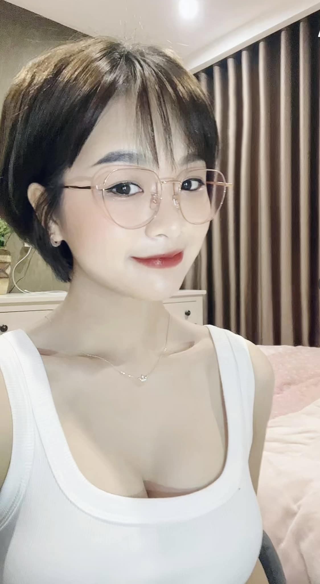 Gấm Kami lộ diện mạo khác lạ. Ảnh FBNV