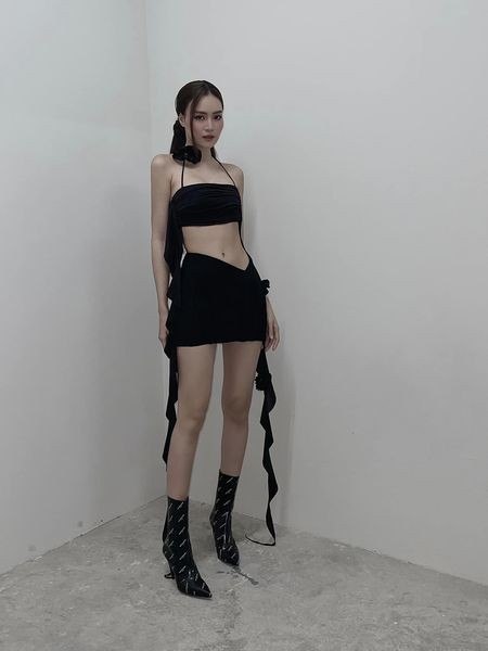 Ninh Dương Lan Ngọc khoe ảnh nóng bỏng trong phòng tập, thân hình thế nào mà chính chủ kêu 'hơi mỡ'? - Ảnh 2 Ninh Dương Lan Ngọc khoe ảnh nóng bỏng trong phòng tập, thân hình thế nào mà chính chủ kêu 'hơi mỡ'? - Ảnh 2