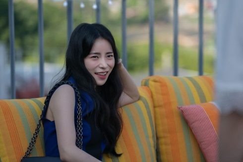 Ở những tập đầu của phim 'The Glory', Lim Ji Yeon đã sử dụng túi hàng hiệu Medium Natalia Bag từ Tom Ford được bán với giá 2.990 USD. Ảnh: Nate.