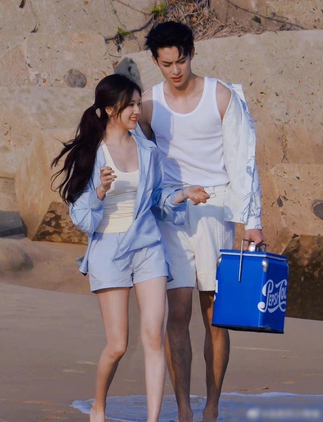 Cả hai mang đến không khí thanh xuân tươi trẻ. Ảnh Sina Cả hai mang đến không khí thanh xuân tươi trẻ. Ảnh Sina