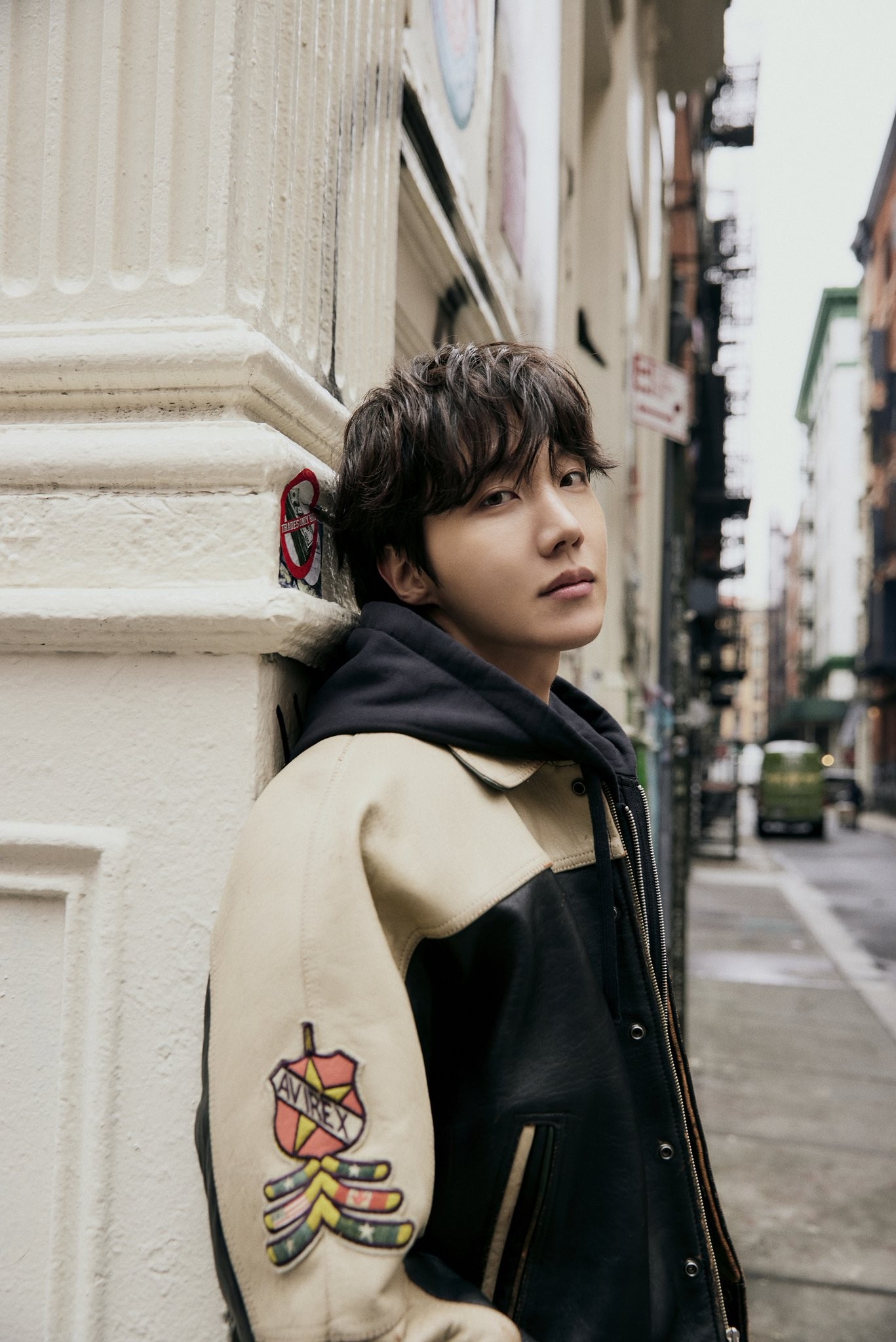 Nối gót Jin, J-Hope là thành viên tiếp theo nhập ngũ, fan lo lắng cho tương lai của BTS 1 Nối gót Jin, J-Hope là thành viên tiếp theo nhập ngũ, fan lo lắng cho tương lai của BTS 1