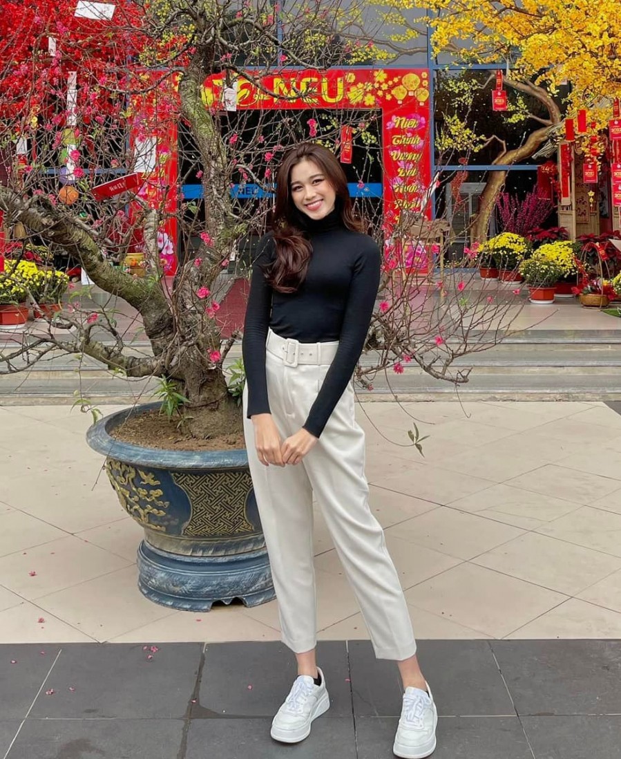 'Báu vật' giúp Hoa hậu Đỗ Thị Hà khoe trọn đôi chân dài như kiếm Nhật 5 'Báu vật' giúp Hoa hậu Đỗ Thị Hà khoe trọn đôi chân dài như kiếm Nhật 5