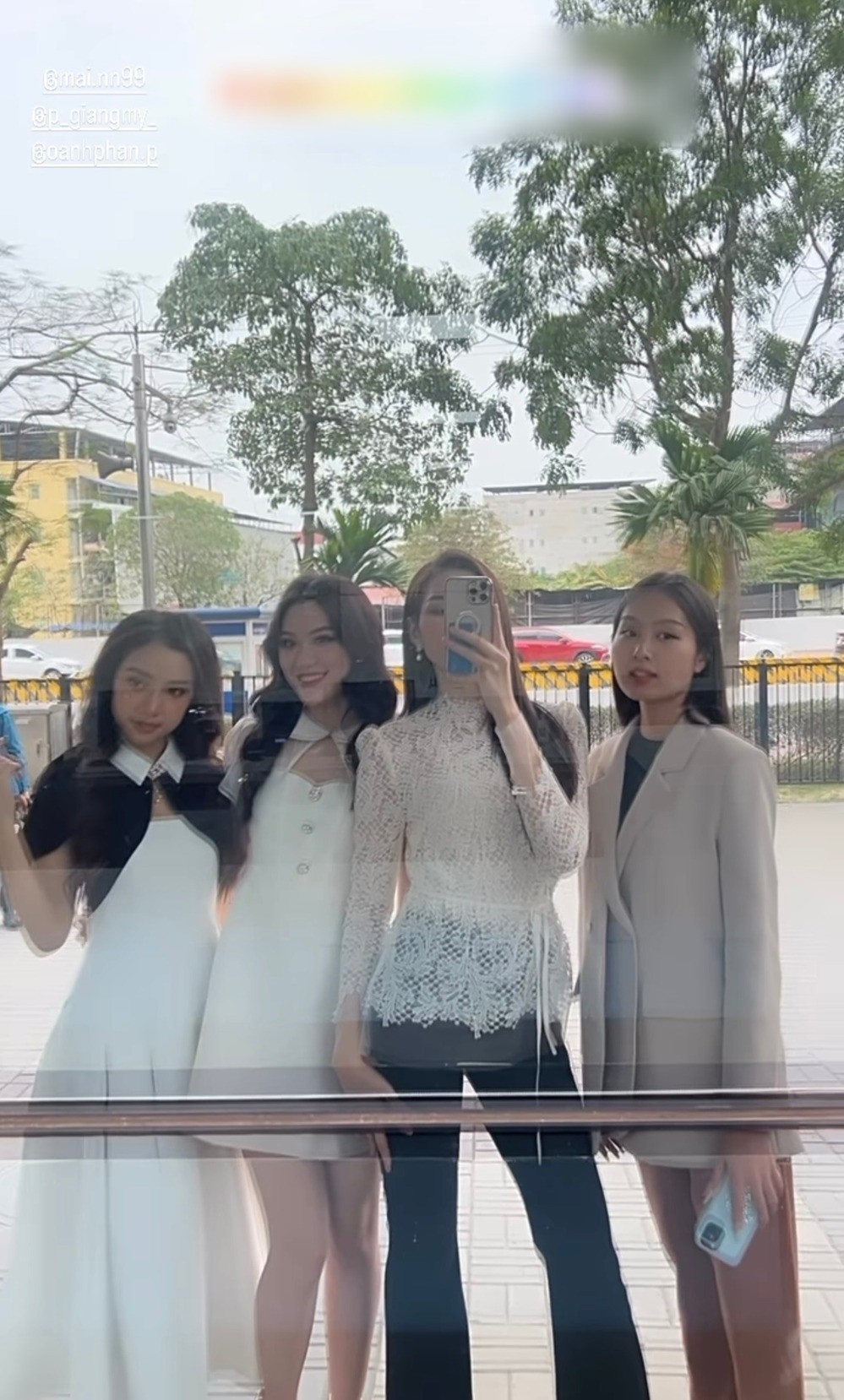 'Báu vật' giúp Hoa hậu Đỗ Thị Hà khoe trọn đôi chân dài như kiếm Nhật 2 'Báu vật' giúp Hoa hậu Đỗ Thị Hà khoe trọn đôi chân dài như kiếm Nhật 2