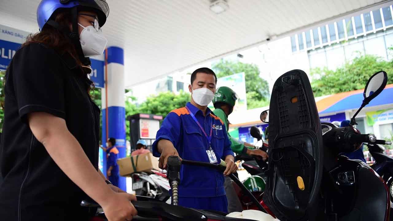 Giá xăng dầu hôm nay ngày 24/3: Tiếp tục lao dốc không phanh 1 Giá xăng dầu hôm nay ngày 24/3: Tiếp tục lao dốc không phanh 1
