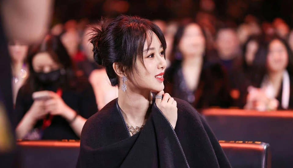 6 nữ minh tinh Hoa ngữ bị chụp lén trong đêm hội Weibo: Lưu Diệc Phi, Dương Mịch hút hồn đến trùm cuối bị chê phèn 9 6 nữ minh tinh Hoa ngữ bị chụp lén trong đêm hội Weibo: Lưu Diệc Phi, Dương Mịch hút hồn đến trùm cuối bị chê phèn 9