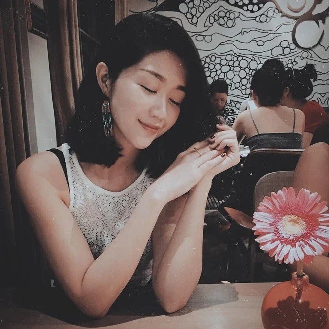 Nữ tiếp viên trưởng 9x hãng hàng không quốc gia xinh đẹp, sở hữu gia thế hoàng tộc gây bão 4 Nữ tiếp viên trưởng 9x hãng hàng không quốc gia xinh đẹp, sở hữu gia thế hoàng tộc gây bão 4