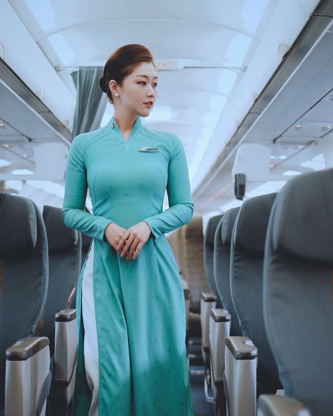 Nữ tiếp viên trưởng 9x hãng hàng không quốc gia xinh đẹp, sở hữu gia thế hoàng tộc gây bão 2 Nữ tiếp viên trưởng 9x hãng hàng không quốc gia xinh đẹp, sở hữu gia thế hoàng tộc gây bão 2