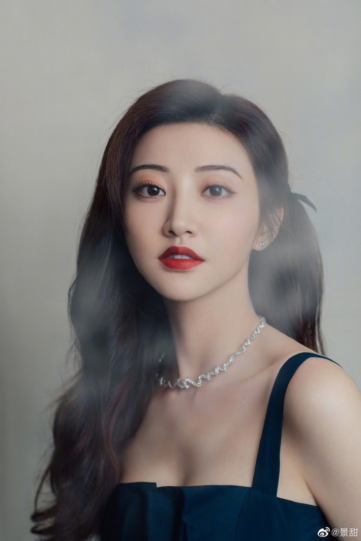 Cảnh Điềm từng tiết lộ về quãng thời gian suy sụp. Cảnh Điềm từng tiết lộ về quãng thời gian suy sụp.