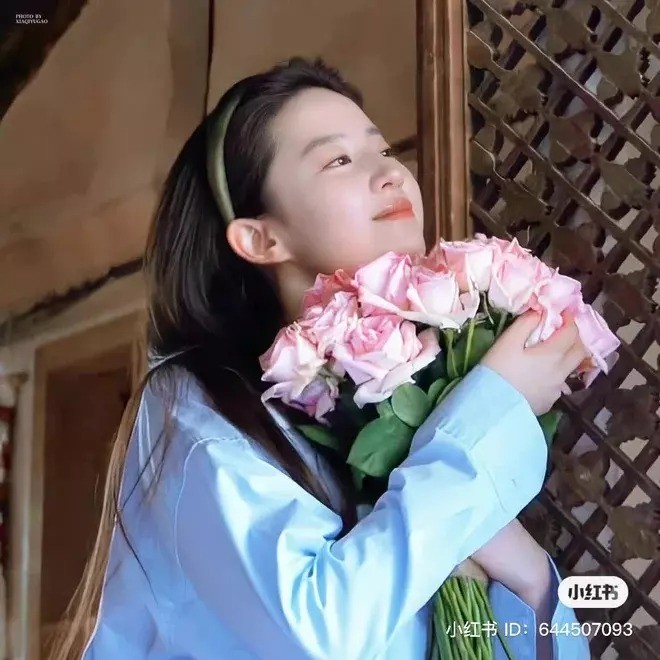 Bức ảnh thành thuần của Lưu Diệc Phi gây bão mạng xã hội. Ảnh Sina Bức ảnh thành thuần của Lưu Diệc Phi gây bão mạng xã hội. Ảnh Sina