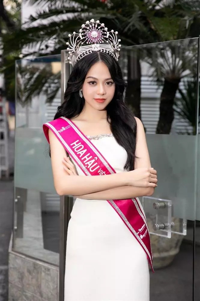Netizen soi ra chi tiết Hoa hậu Thanh Thủy 'học lỏm' được từ Thùy Tiên và Đỗ Thị Hà bí kíp lên đồ - Ảnh 1 Netizen soi ra chi tiết Hoa hậu Thanh Thủy 'học lỏm' được từ Thùy Tiên và Đỗ Thị Hà bí kíp lên đồ - Ảnh 1
