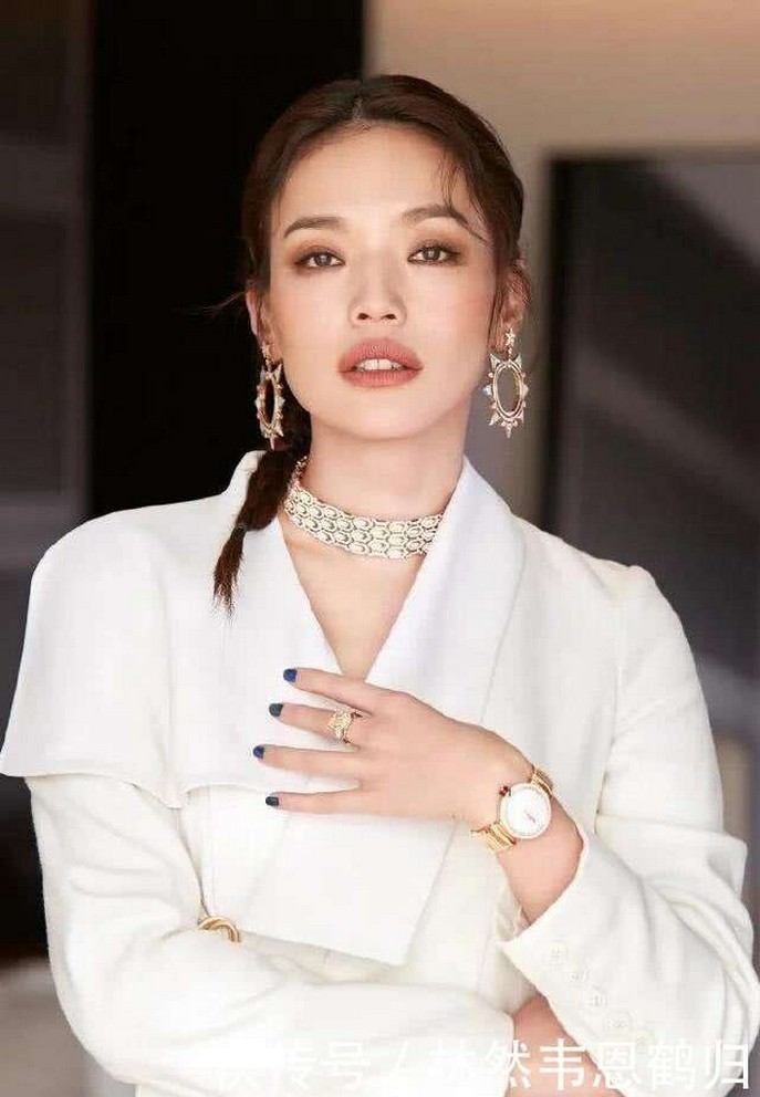 'Gái hư' showbiz Thư Kỳ để lộ mặt thật đầy khuyết điểm ở tuổi U50 2 'Gái hư' showbiz Thư Kỳ để lộ mặt thật đầy khuyết điểm ở tuổi U50 2