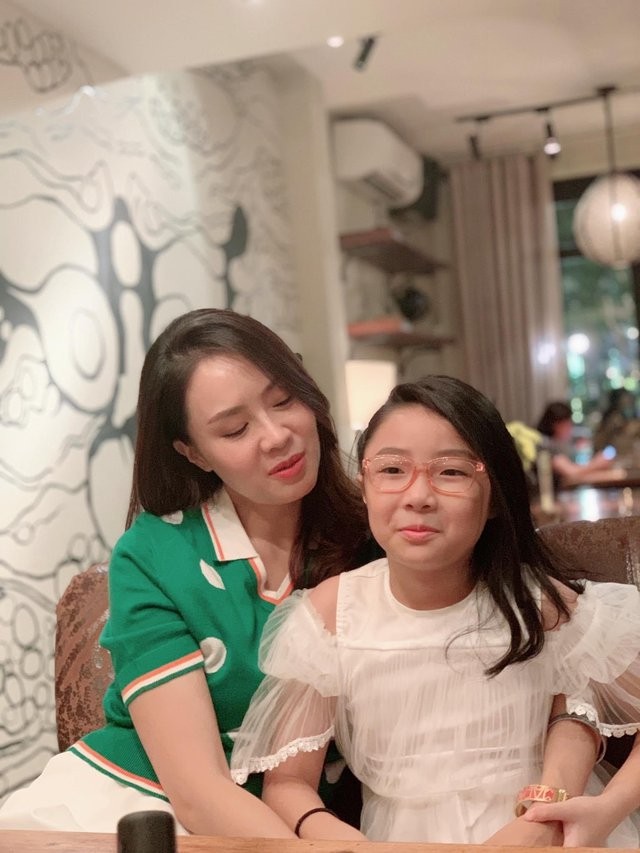 Diễn viên lận đận nhất màn ảnh của 'vũ trụ VTV' tiết lộ lý do luôn giữ chồng trong 'vòng bí mật' 3 Diễn viên lận đận nhất màn ảnh của 'vũ trụ VTV' tiết lộ lý do luôn giữ chồng trong 'vòng bí mật' 3