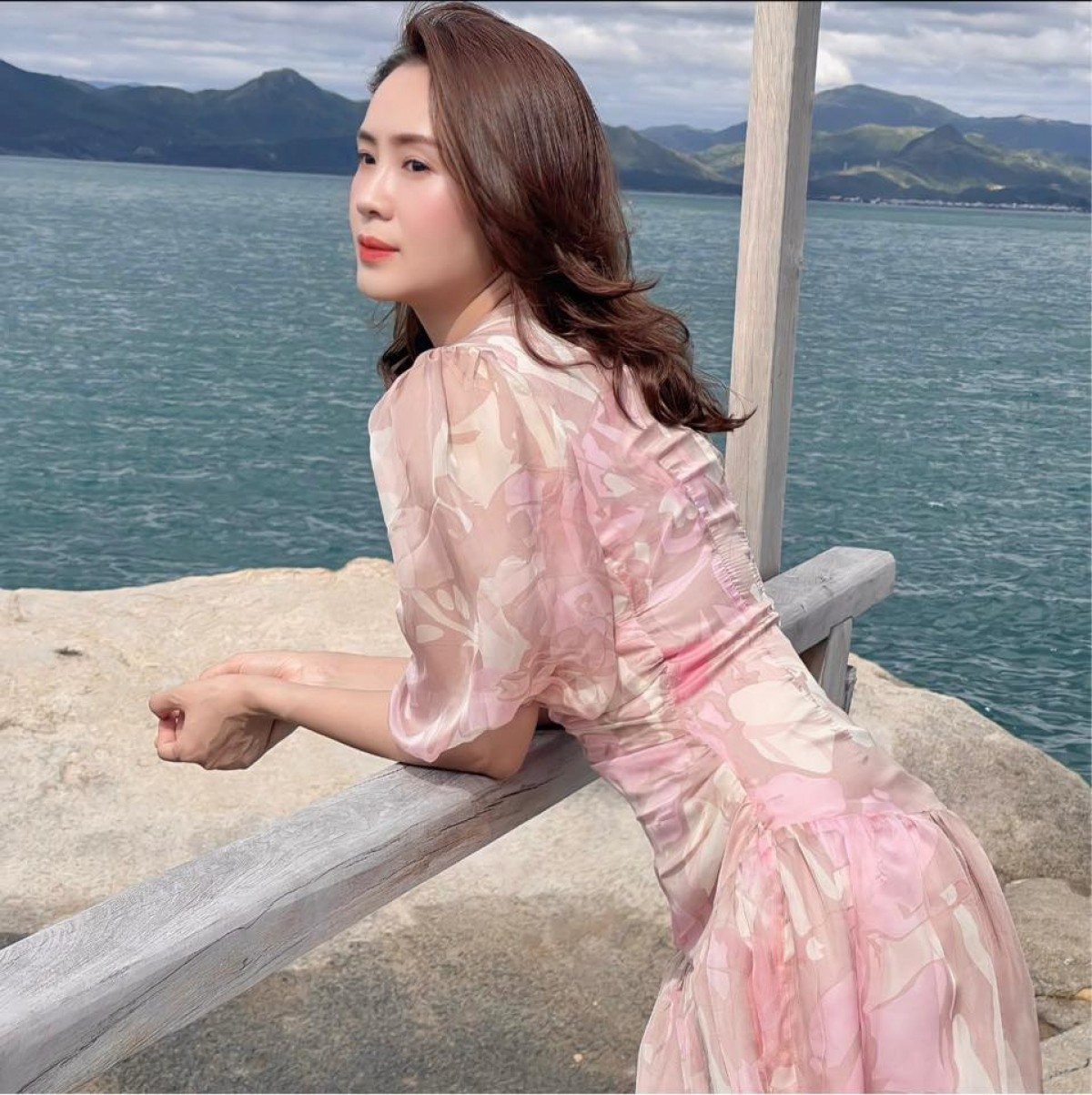 Diễn viên lận đận nhất màn ảnh của 'vũ trụ VTV' tiết lộ lý do luôn giữ chồng trong 'vòng bí mật' 1 Diễn viên lận đận nhất màn ảnh của 'vũ trụ VTV' tiết lộ lý do luôn giữ chồng trong 'vòng bí mật' 1