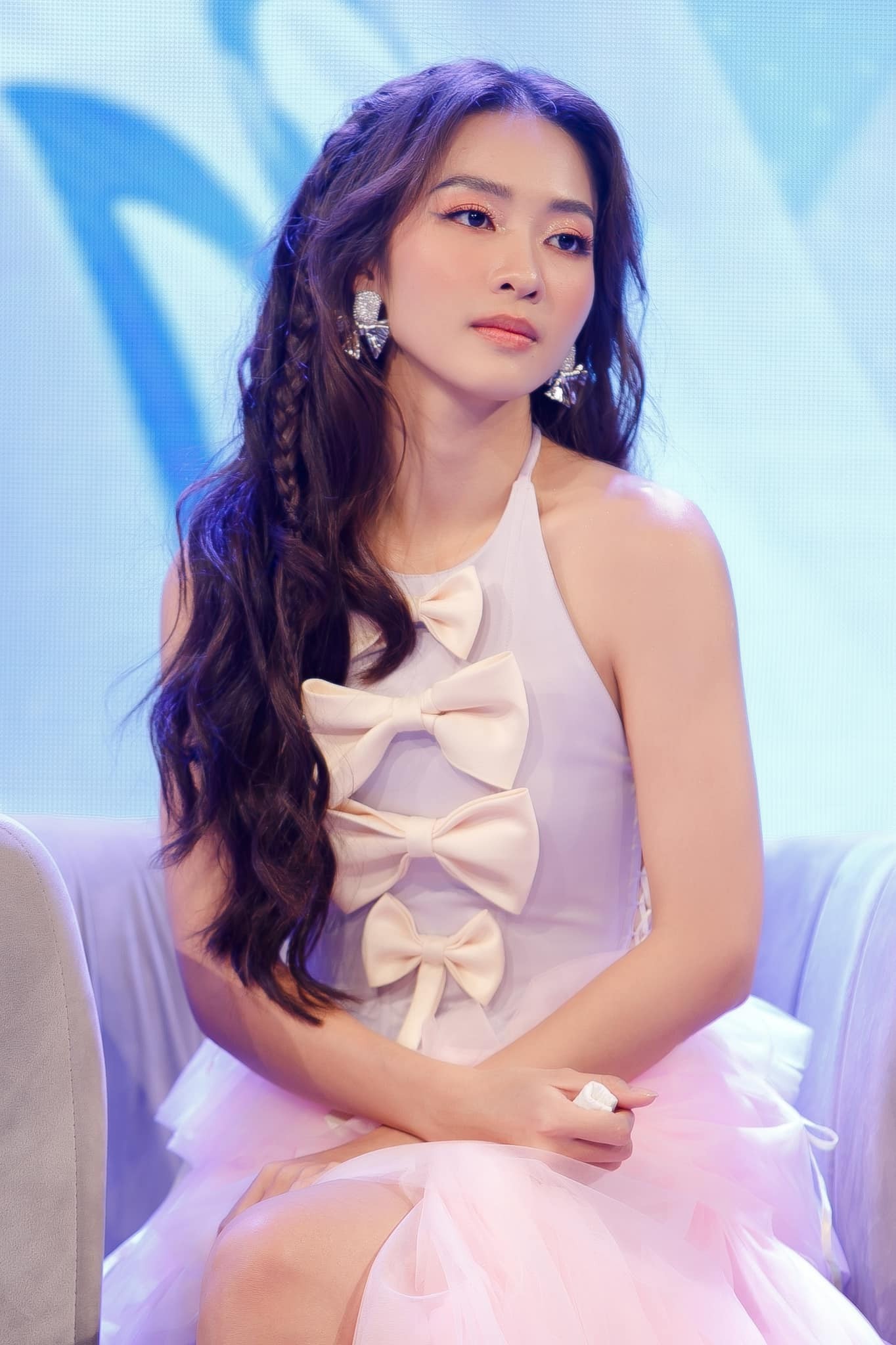 Khả Ngân để lộ nhan sắc qua ảnh chưa chỉnh sửa: Liệu còn xứng danh 'ngọc nữ' của 'vũ trụ điện ảnh VTV' 3 Khả Ngân để lộ nhan sắc qua ảnh chưa chỉnh sửa: Liệu còn xứng danh 'ngọc nữ' của 'vũ trụ điện ảnh VTV' 3