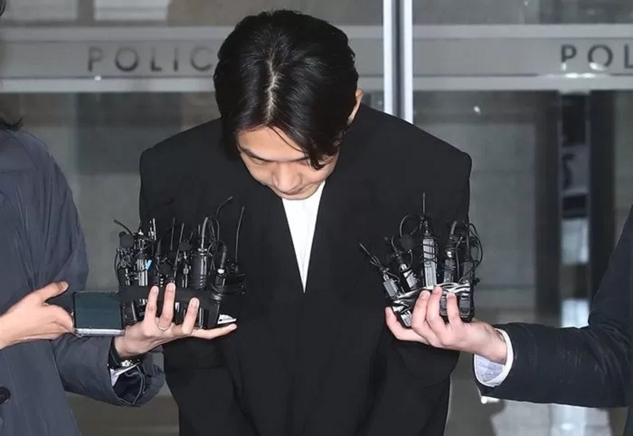Thêm thông tin gây sốc về 'ảnh đế' Yoo Ah In 2 Thêm thông tin gây sốc về 'ảnh đế' Yoo Ah In 2