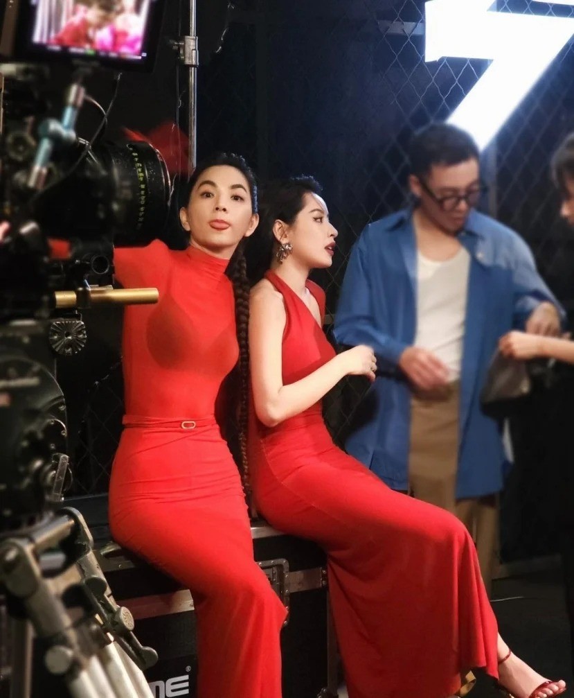 Chi Pu có mối quan hệ với Ella.