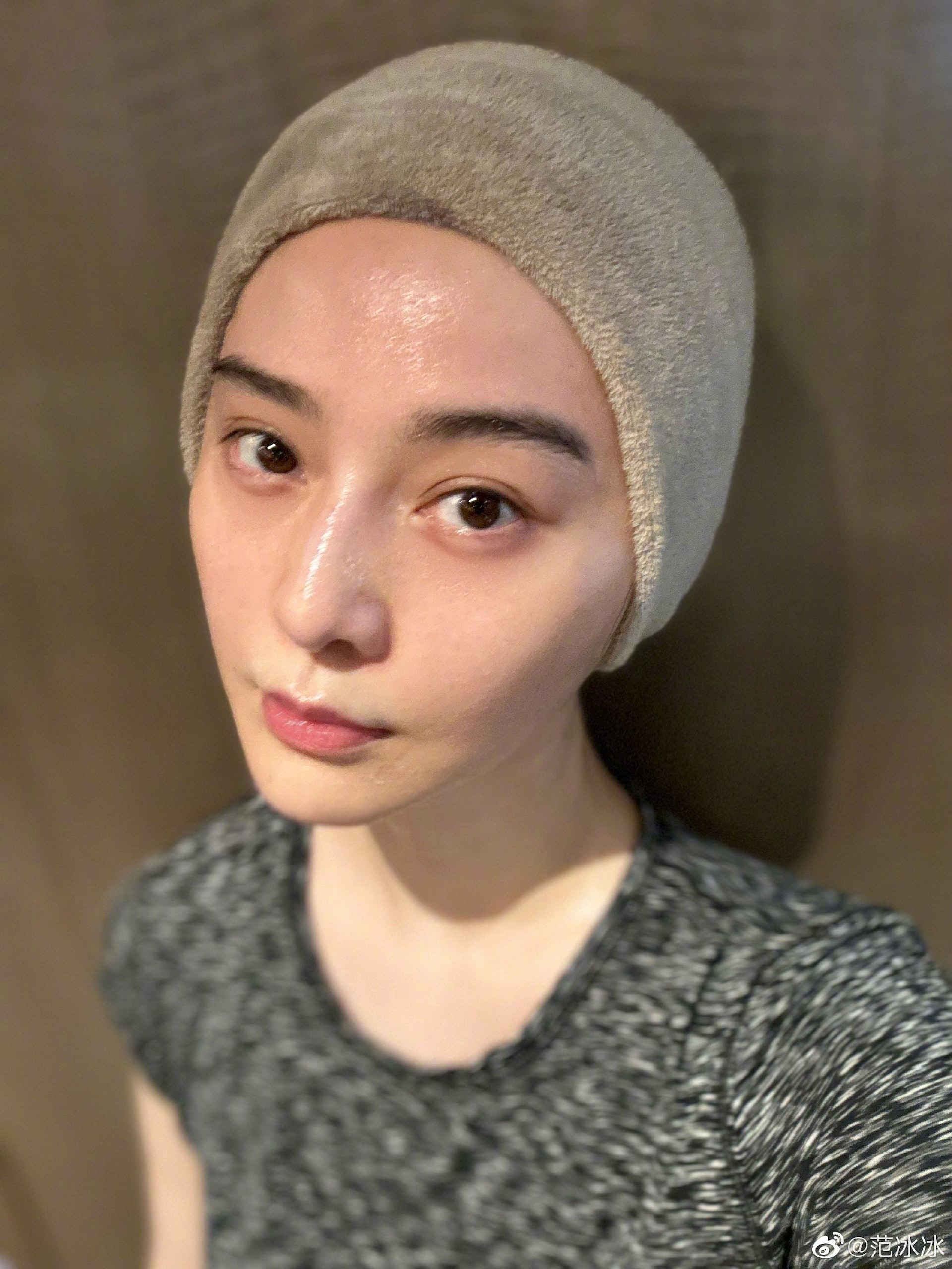 Cận gương mặt của Phạm Băng Băng ở tuổi 42.