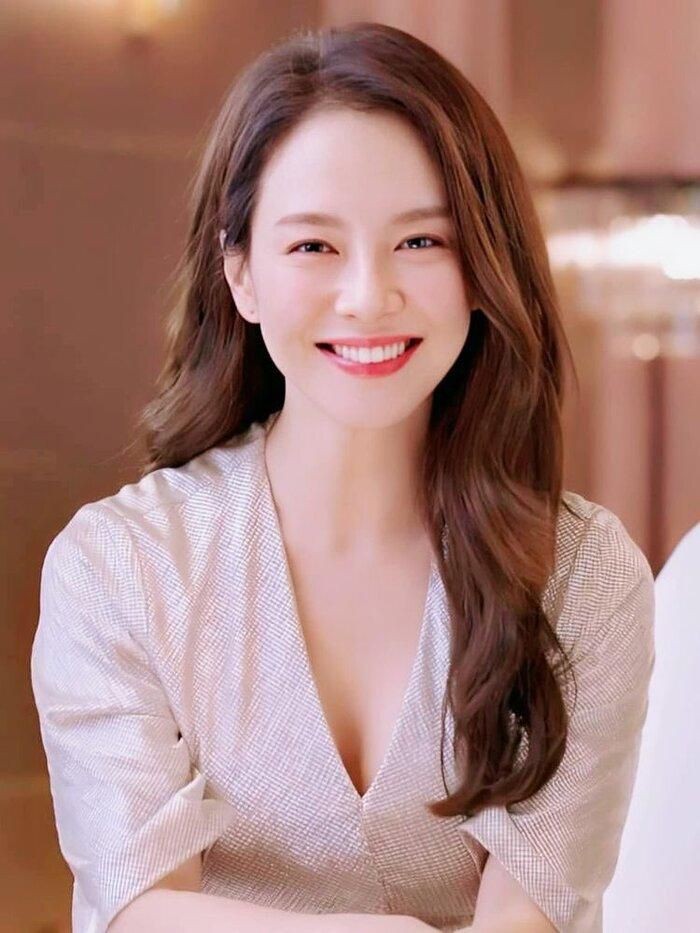 Song Ji Hyo bức xúc vì công ty quỵt tiền. Song Ji Hyo bức xúc vì công ty quỵt tiền.