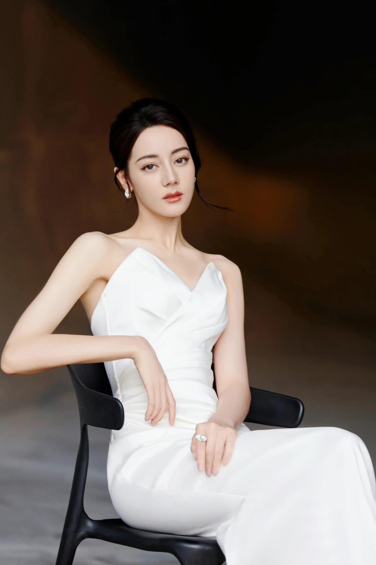 Địch Lệ Nhiệt Ba lộ ảnh chưa được chỉnh sửa, nhan sắc thật gây thất vọng - Ảnh 2