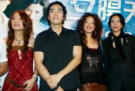 Bức ảnh Song Seung Hun xuất hiện cùng dàn mỹ nhân Hoa ngữ. Bức ảnh Song Seung Hun xuất hiện cùng dàn mỹ nhân Hoa ngữ.