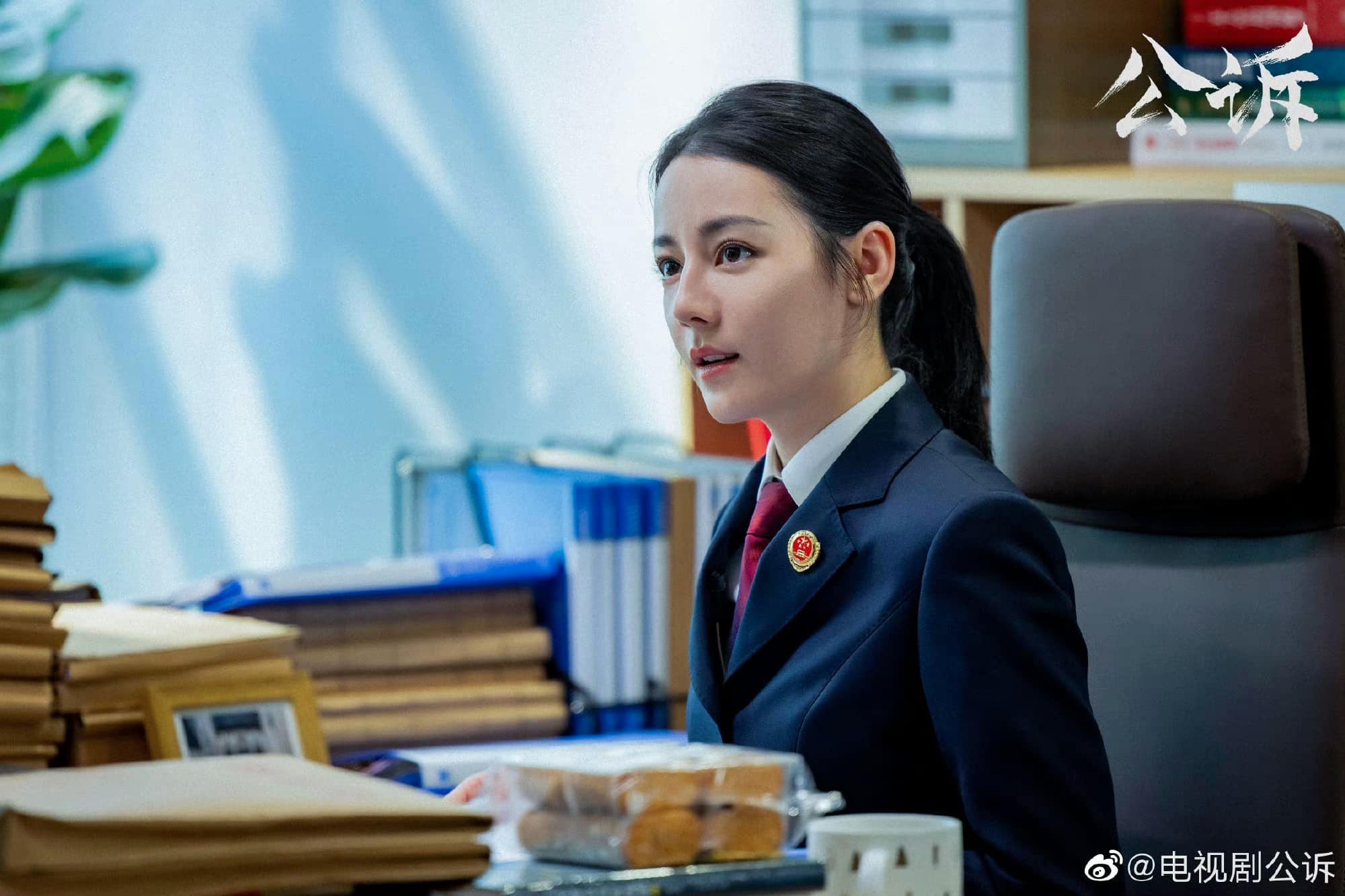 Địch Lệ Nhiệt Ba tiếp tục diễn xuất gây tranh cãi trong bộ phim mới.