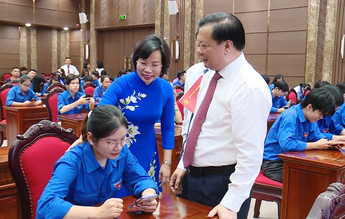 Lãnh đạo Thành phố động viên các thí sinh tham gia Hội thi tại Hội trường Thành ủy